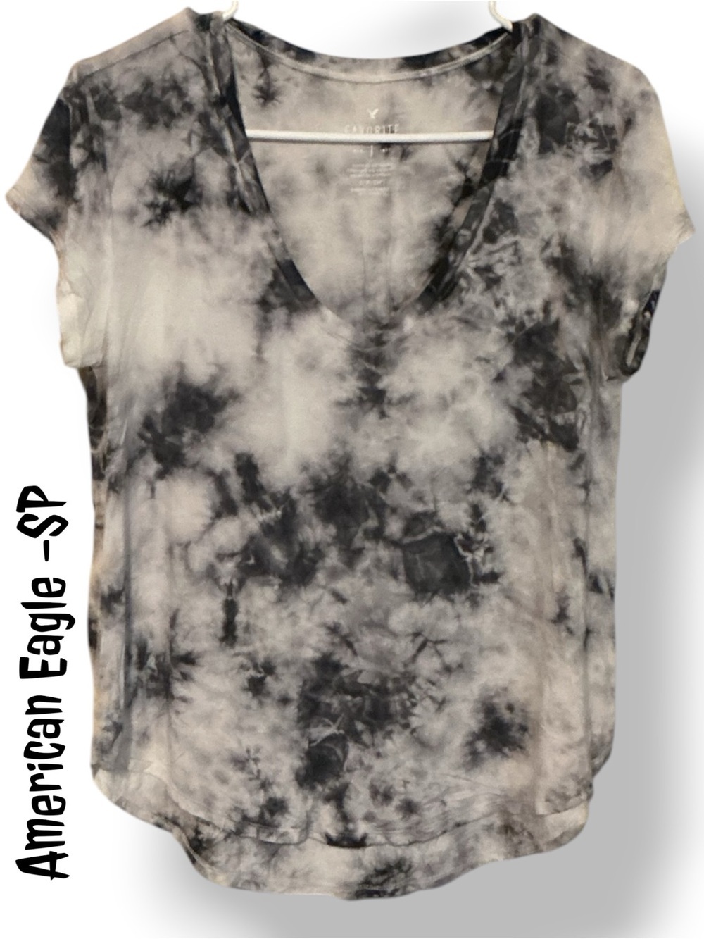🌼American Eagle Outfitters Women's Black & White Tie-Dye V-Neck Top
